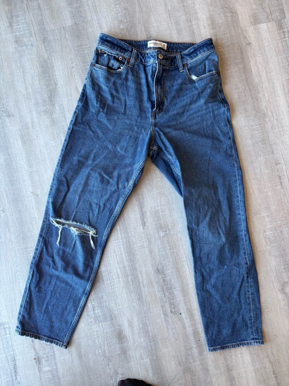 Abercrombie & Fitch Dark Blue Straight-Leg Jeans with Distressed Knee